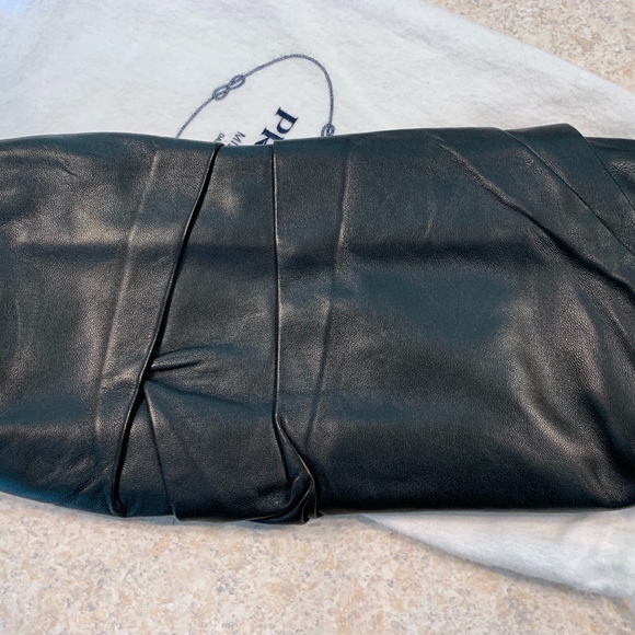 Prada clutch! - Picture 3 of 4